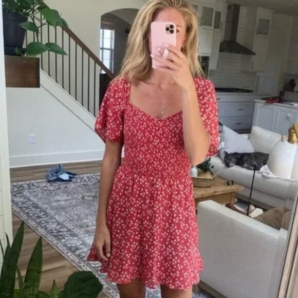 Abercrombie & Fitch Dresses & Skirts - Abercrombie Flutter Sleeve Smocked Mini Dress Red White Floral Size Medium